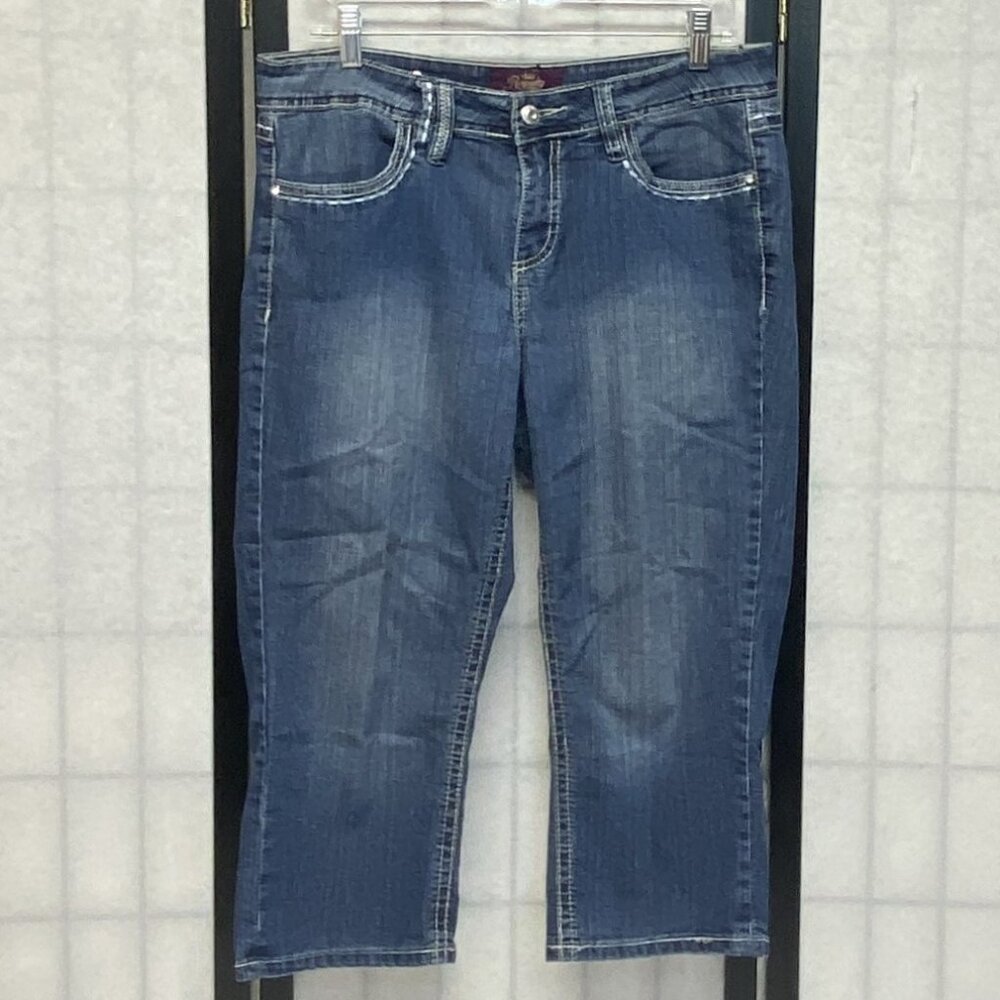 YMI Jeanswear Royalty Jeweled Embroidered Crop Capri Denim Jeans Medium Wash 10